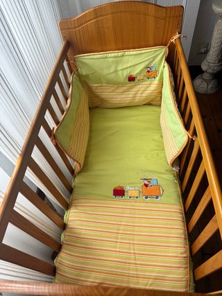 Cuna de madera con osito , se regala cambiador