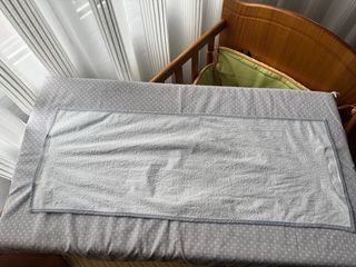 Cuna de madera con osito , se regala cambiador