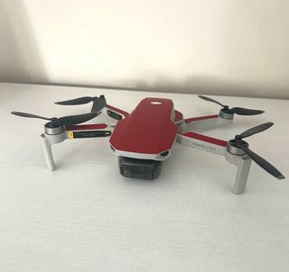 Dron DJI Mavic Mini Rojo y Negro
