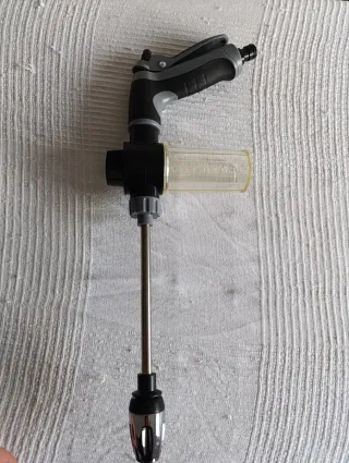 Pistola de agua con dispensador