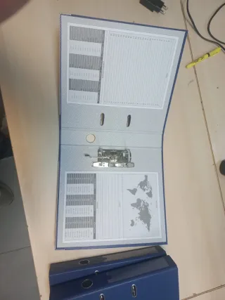 Archivadores como nuevos.