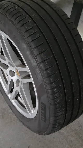 Ruedas con llantas marca Pirelli Scorpion