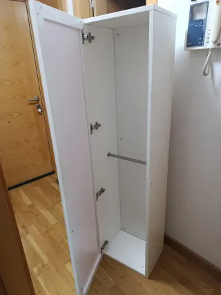 Mueble TV madera y plástico