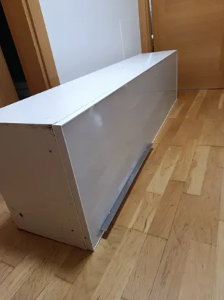 Mueble TV madera y plástico