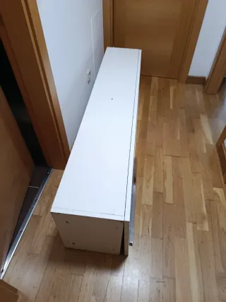 Mueble TV madera y plástico