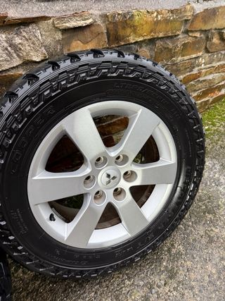 Llantas 18” Mitsubishi Montero V80