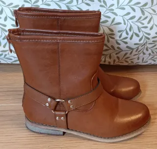 botas castanhas de tamanho médio (37)