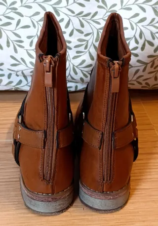 botas castanhas de tamanho médio (37)