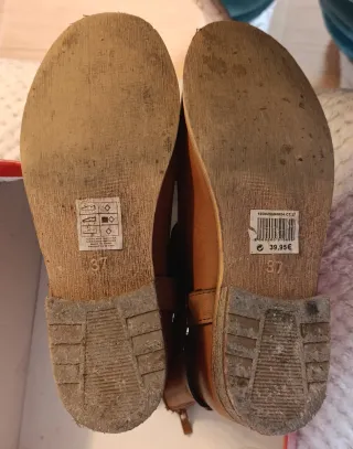 botas castanhas de tamanho médio (37)