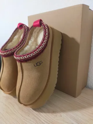 Zuecos UGG Taz Marrones