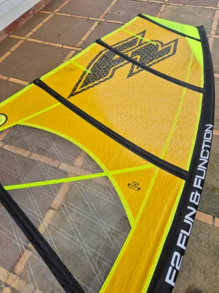 Vela windsurf F2 6.0m casi sin usar