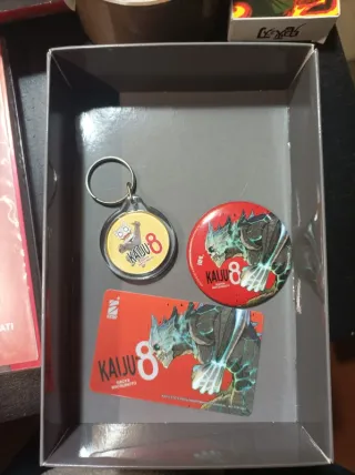 Kaiju No.8 serie completa 1 - 15 + box con gadget