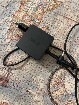 Pantalla y cargador ASUS