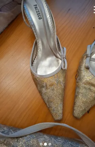 Zapatos de fiesta PACHECO dorados y beige