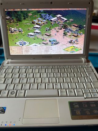 Mini Portátil Samsung 2GB RAM Blanco