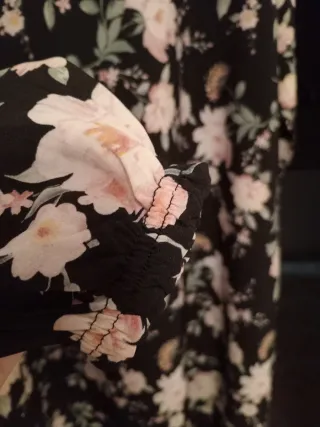 Gandora floral con detalles dorados