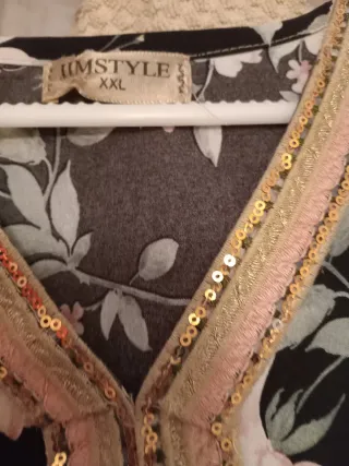 Gandora floral con detalles dorados