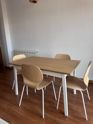 Mesa y 4 Sillas Comedor Ikea