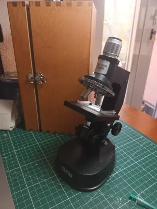 Microscopio Zeus con caja madera