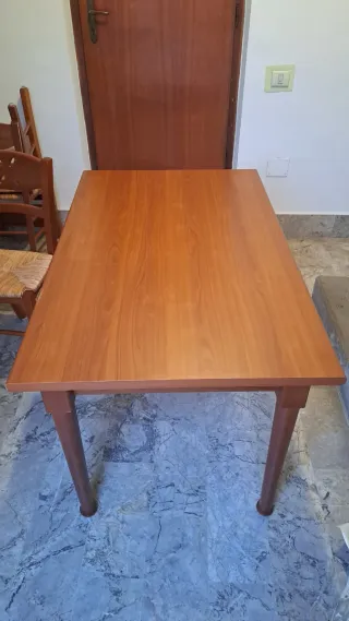 Tavolo in ciliegio con 4 sedie impagliate