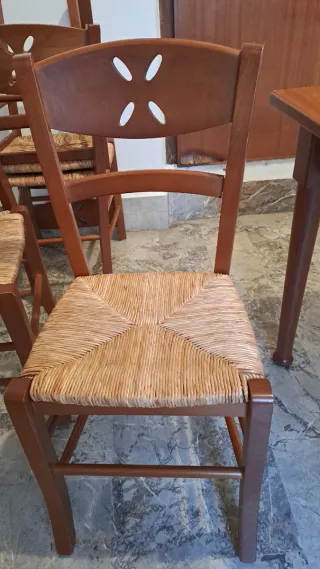 Tavolo in ciliegio con 4 sedie impagliate