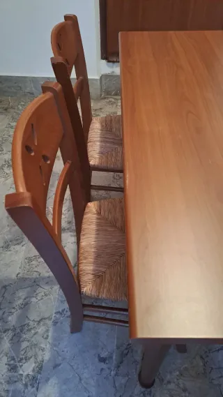 Tavolo in ciliegio con 4 sedie impagliate