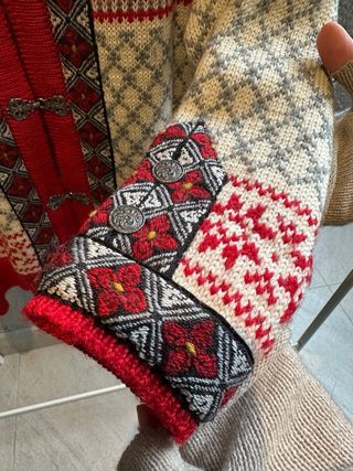 Chaqueta Noruega Tradicional Roja y Blanca