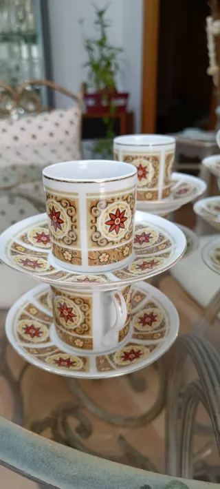 Juego 11 tazas de café Porcelana Dorada