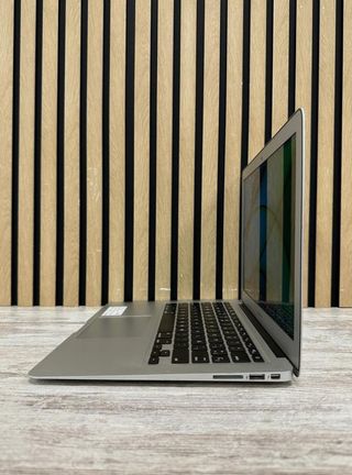 MacBook Air (13" 2017) 28111