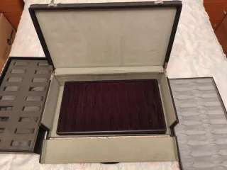 Maletín negro con combinación