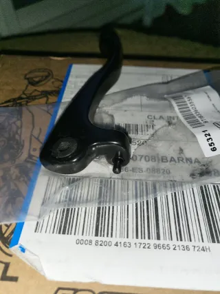 Maneta freno derecha Aprilia SX Nueva sin estrenar