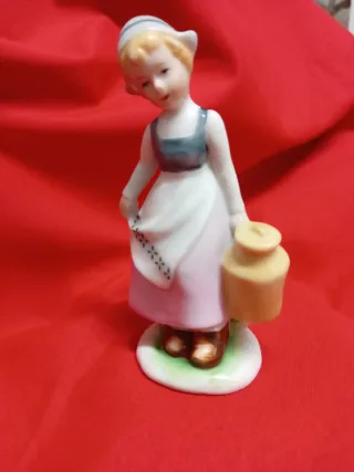 Pareja de figuras de porcelana