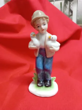 Pareja de figuras de porcelana