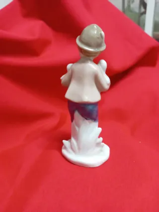 Pareja de figuras de porcelana