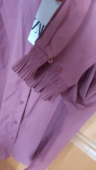 Blusa Zara cuello alto y volantes