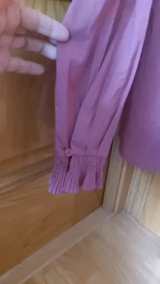 Blusa Zara cuello alto y volantes