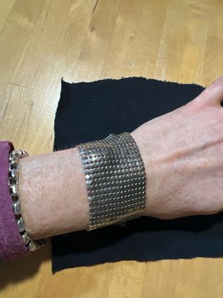 Pulsera plateada de eslabones