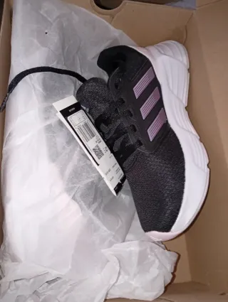 Zapatillas Adidas Negras y Moradas