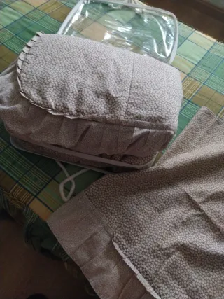 Edredón floral en funda transparente