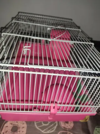 Jaula para hámster rosa y plateada con asa