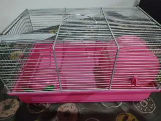 Jaula para hámster rosa y plateada con asa