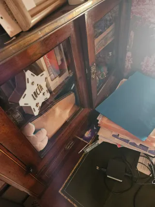 Escritorio y vitrina vintage madera maciza