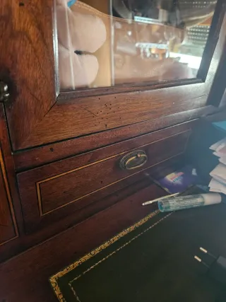 Escritorio y vitrina vintage madera maciza