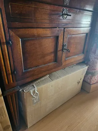 Escritorio y vitrina vintage madera maciza