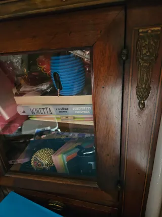 Escritorio y vitrina vintage madera maciza