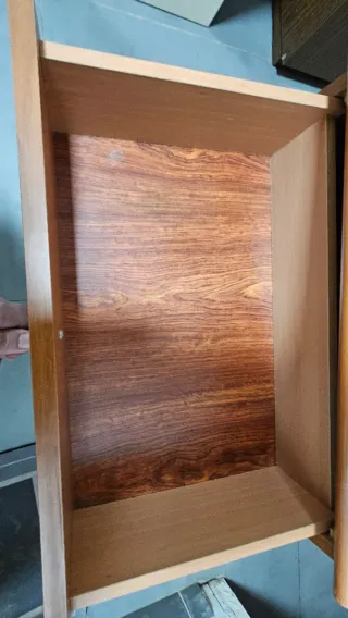 Mesita de noche de madera