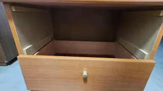 Mesita de noche de madera