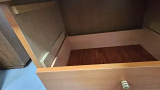 Mesita de noche de madera