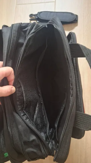 Bolsa para ordenador Benetton. Nueva