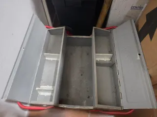 Caja de herramientas metálica